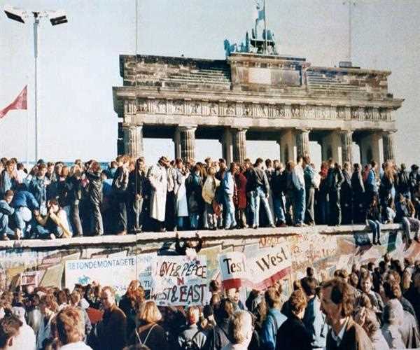 Know about the fall of berlin wall- end of cold war