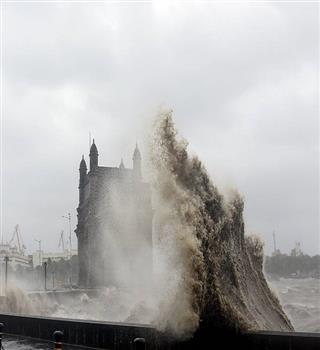 Cyclone received in Mumbai