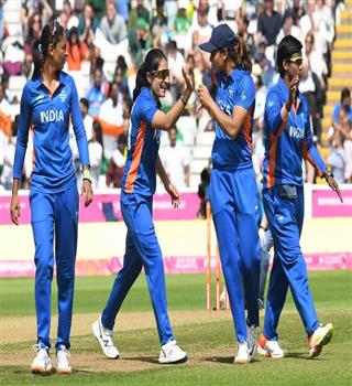 India thrash Pakistan in cricket, Commonwealth