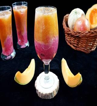 Chilled muskmelon juice is perfect to keep the summer heat away.