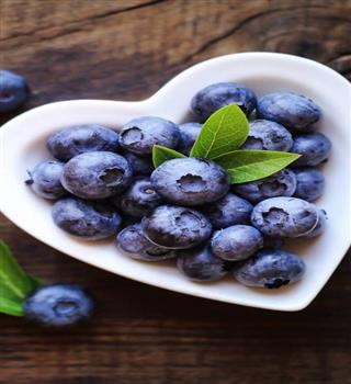 10 anti-aging foods to look younger.