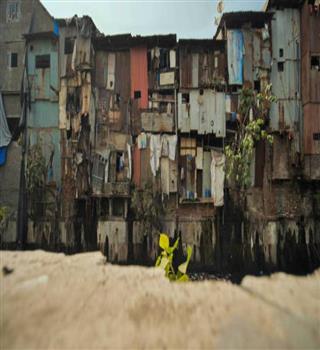 Why do so many people live in Mumbai Dharavi slums?