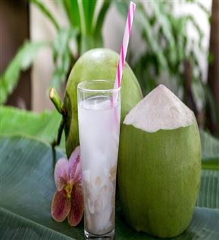 9 benefits of drinking coconut water daily