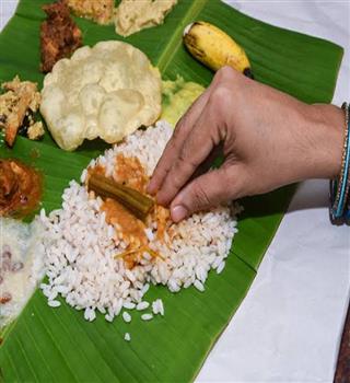 Healthy benefits of eating with hands