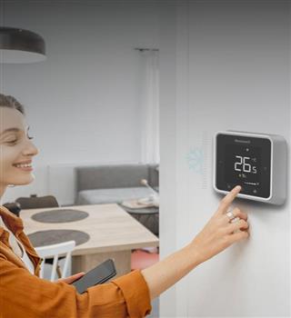How do smart thermostats save energy?