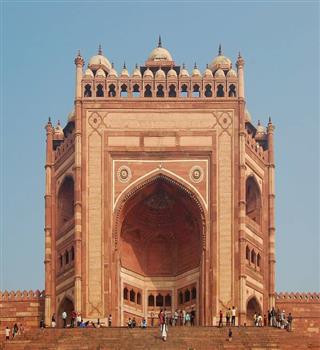 Top 10 must visit historical landmarks in India