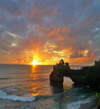 Tanah Lot Temple, Bali – Where Land Meets Sea and Spirit