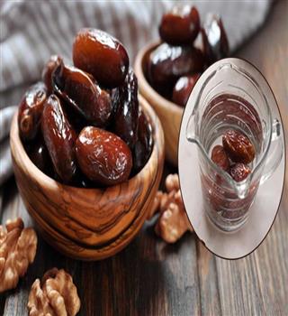Benefits of eating soaked dates