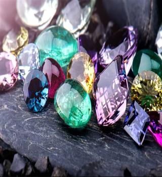 5 Powerful Gemstones for Attracting Luck, Success, and Money