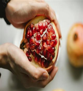 Is pomegranate healthy for children?