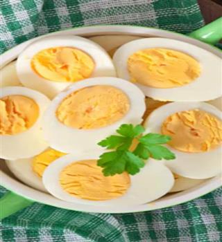 5 Superfoods That Contain More Protein Than Eggs