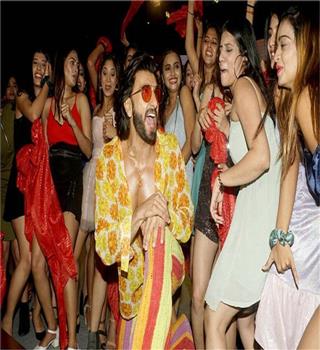 Nudity of Bollywood Revealed after sharing Ranveer Singh's nude images