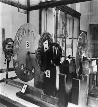 How does earliest television look like?