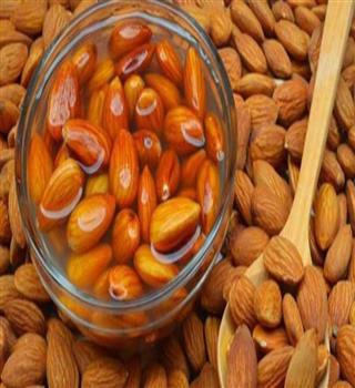6 health benefits of eating soaked almond empty stomach