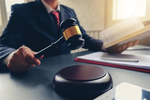 What to Look for in a Retainer Agreement with Defence Lawyers in Dubai