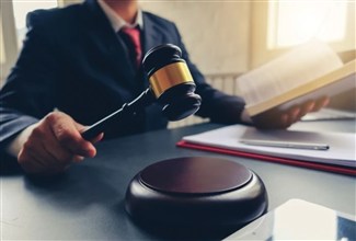 What to Look for in a Retainer Agreement with Defence Lawyers in Dubai