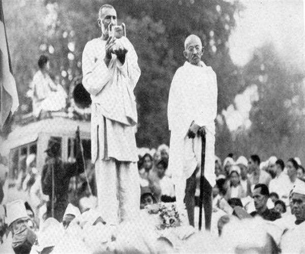 Why Gandhi Ji favoured Muslims in the history of India?