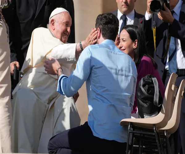 Why Pope Francis blesses same sex couples and its concept