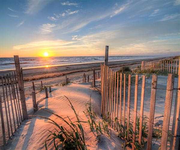10 Popular Beaches In The US Everyone Must Visit