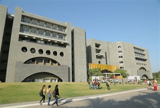 Beyond the Rankings: How to Choose the Right College for You in 2025