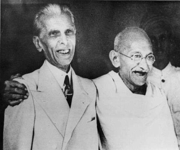 Did gandhi support a wide path between pakistan and west pakistan