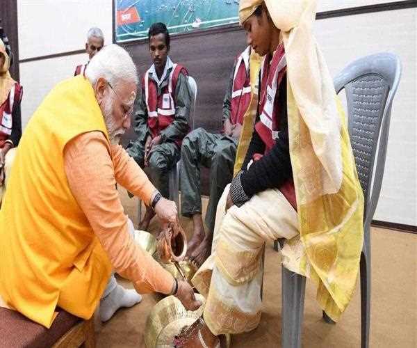 A Gesture of Great Humility: PM Modi Wash’s feet of Sanitation Workers at Prayagraj