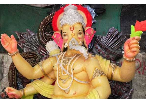 Who destroys the Hindu God Ganesh's Idol in Gujrat?