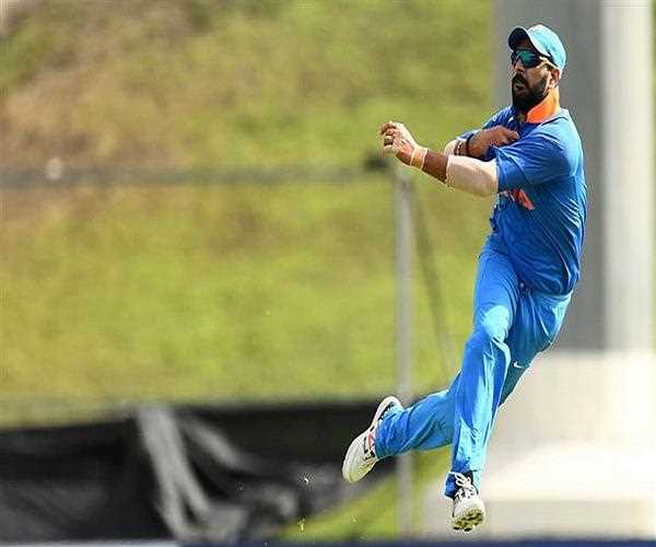 Who are the best Fielders in Indian Cricket Team Virat Yuvraj or Dhoni 