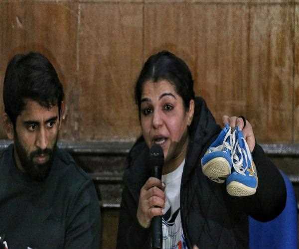 Wrestlers vs Wrestling Federation of India, why Sakshi malik lost her career