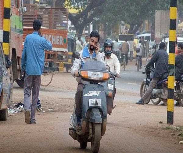 Helmet Kyu Nai Lagate India Me? (Why Most People don